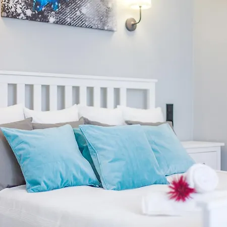 Madelaine By Renters דירה