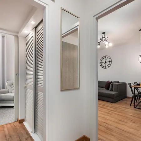 Madelaine By Renters Apartment Warsaw