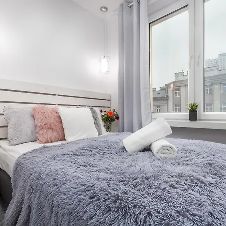 Madelaine By Renters Apartment