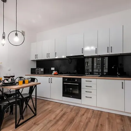 Madelaine By Renters * Warsaw