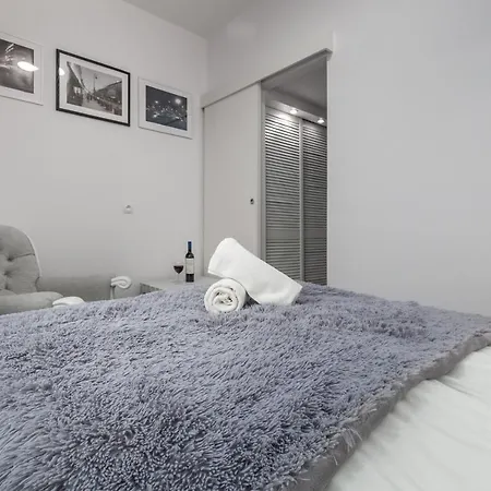 Madelaine By Renters *