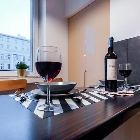 Madelaine By Renters דירה