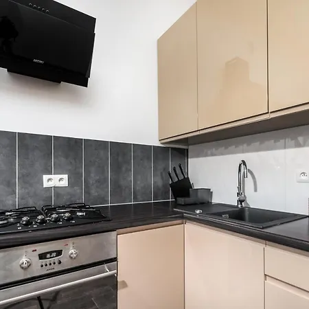 Madelaine By Renters * Warsaw