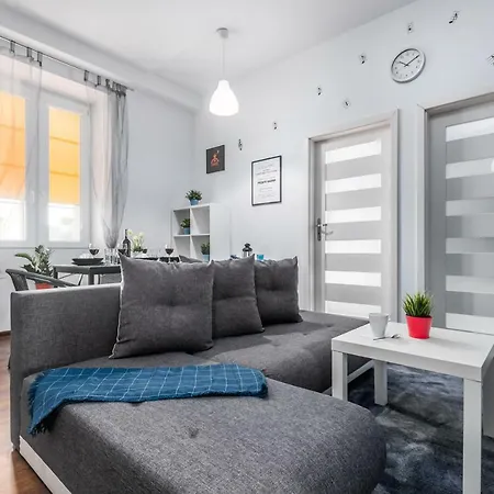 Madelaine By Renters