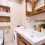 Апартаменты Madelaine By Renters