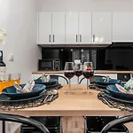 Madelaine By Renters